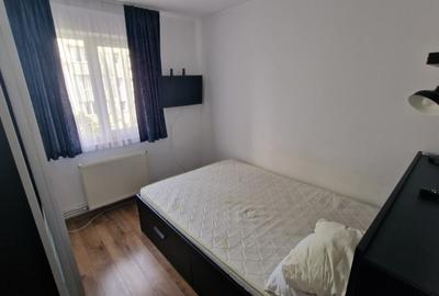 Apartament cu 2 camere semidecomandat în 13 Decembrie - 1