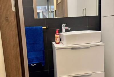 Apartament cu 3 camere semidecomandat în Colentina