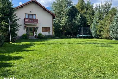 Casă cu 5 camere cu Teren 2000 Mp în Central