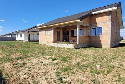 Casă cu 4 camere cu Teren 550 Mp în Lazuri