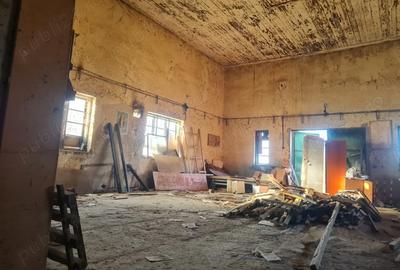 Casă cu 4 camere în Roman - 9