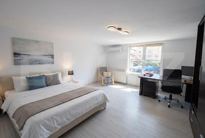 Apartament cu 3 camere semidecomandat, mobilat în Între Lacuri