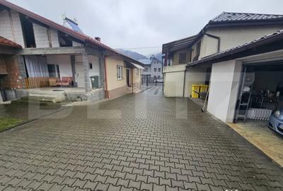 Casă cu 5 camere cu Teren 4381 Mp în Central - 10