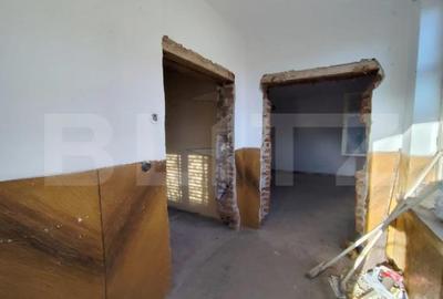 Casă cu 2 camere cu Teren 2619 Mp în Central - 2