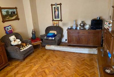 Apartament cu 4 camere decomandat în Carpați 2