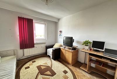 Apartament cu 3 camere semidecomandat, mobilat în Cetate