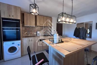 Apartament cu 3 camere semidecomandat, mobilat în Central