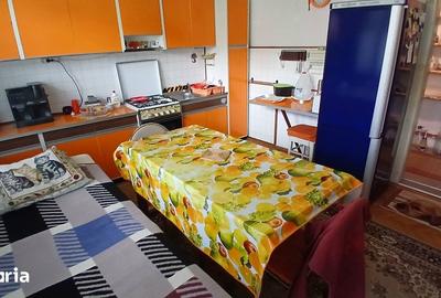 Casă cu 3 camere cu Teren 1442 Mp în Central