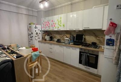 Apartament cu 2 camere semidecomandat, mobilat în Central