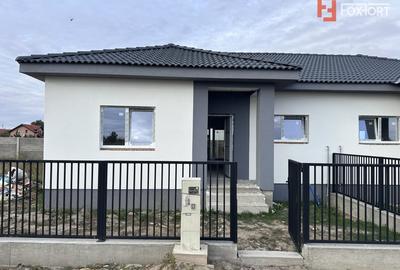 Duplex cu 3 camere cu Canalizare în Moșnița Nouă