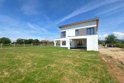 Casă cu Teren 480 Mp în Săsar