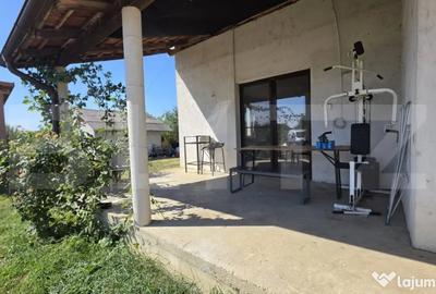 Casă cu 4 camere cu Teren 5000 Mp în Central