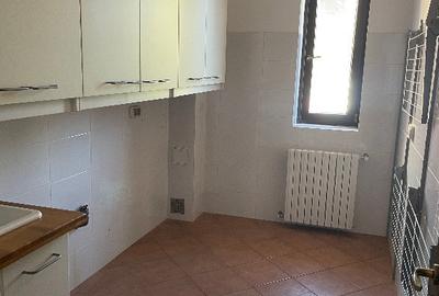 Casă cu 5 camere cu Teren 652 Mp în Sisești - 3