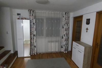 Casă cu 4 camere în Central - 2