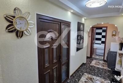 Apartament cu 4 camere decomandat în Central