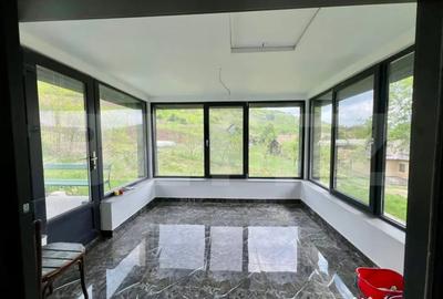 Casă cu 3 camere cu Teren 2600 Mp în Central - 2