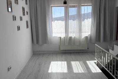 Casă cu 5 camere cu Teren 200 Mp în Central