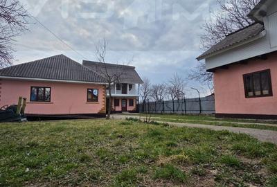 Casă cu 3 camere cu Teren 2096 Mp în Central