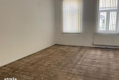 Apartament cu 5 camere în Orașul Nou
