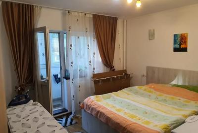 Apartament cu 3 camere decomandat, mobilat în 13 Septembrie - 8