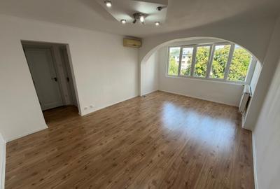 Apartament cu 2 camere decomandat în Titan