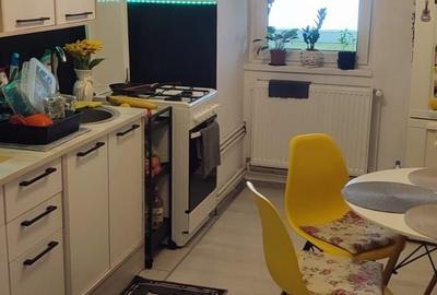 Apartament cu 3 camere decomandat în Central