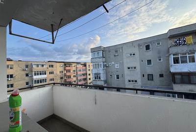 Apartament cu 3 camere decomandat în Exterior Vest - 2