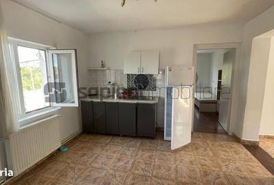 Casă cu 4 camere în Rontău