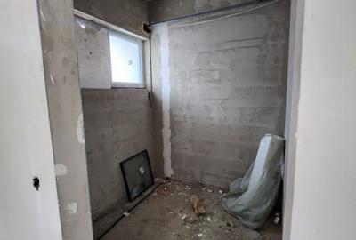 Casă cu 4 camere cu Teren 180 Mp în Florești