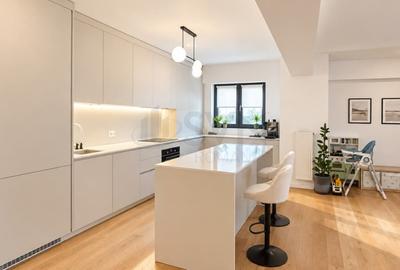 Apartament cu 3 camere semidecomandat în Aviației