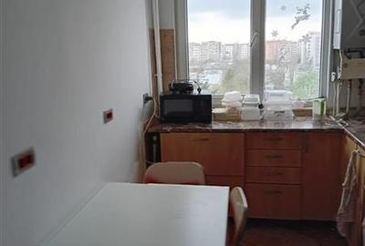 Apartament cu 3 camere semidecomandat, mobilat în Titan - 1