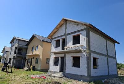 Casă individuală cu 5 camere cu Teren 221 Mp în Palas - 1