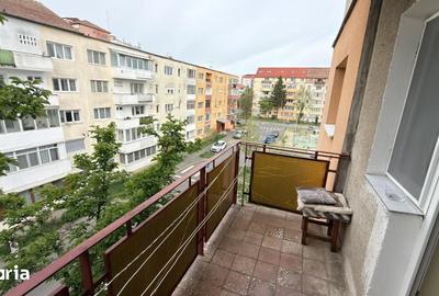 Garsonieră decomandată în Sud