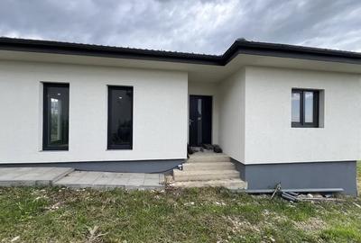 Casă individuală cu 3 camere cu Canalizare în Câmpenești - 3