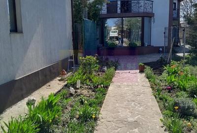 Casă cu 5 camere cu Teren 958 Mp în Central