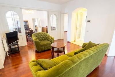 Apartament cu 4 camere decomandat în Primăverii