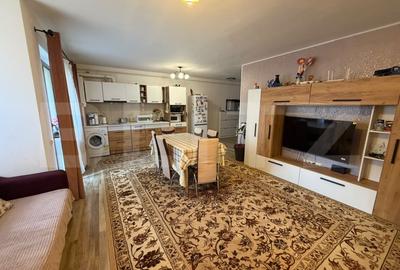 Apartament cu 3 camere semidecomandat, mobilat în Florești