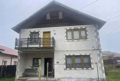 Casă cu 4 camere cu Teren 625 Mp în Central - 1