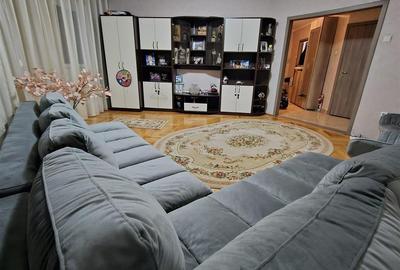 Apartament cu 3 camere decomandat în Călărași