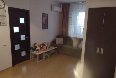 Apartament cu 3 camere semidecomandat în Rahova - 1