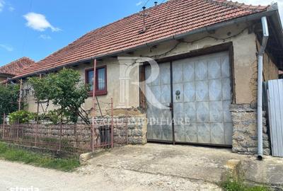Casă cu 4 camere cu Teren 617 Mp în Pomezeu