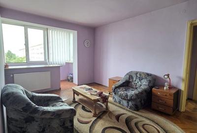 Apartament cu 3 camere semidecomandat în Grivița - 1