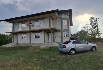 Casă cu 5 camere cu Teren 2000 Mp în Popești - 1