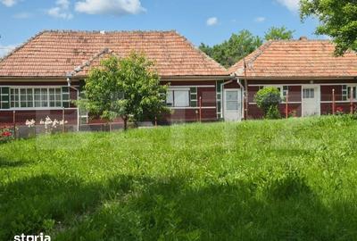Casă cu 4 camere cu Teren 5450 Mp în Central