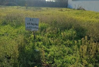 Teren de 1000 mp, în Schela