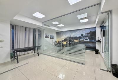 Spațiu comercial, de 200 mp, în Central