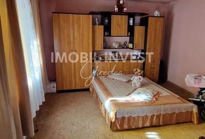 Casă cu 5 camere cu Teren 1750 Mp în Central - 1