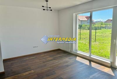 Duplex cu 4 camere cu Canalizare în Est - 1
