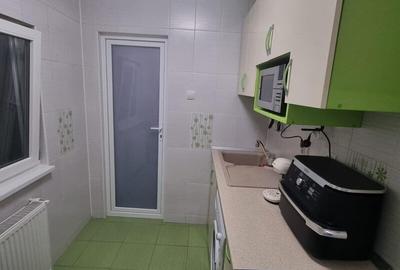 Apartament cu 2 camere decomandat, mobilat în Universitate