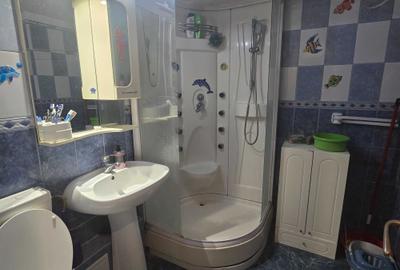 Apartament cu 3 camere decomandat în Apărătorii Patriei